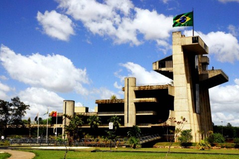 Prefeitura reduz serviços no feriado e expõe dependência da população