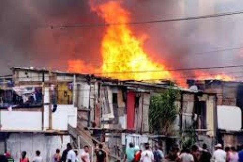 Tragédia em Campo Belo: incêndio destrói 30 casas e deixa 80 pessoas desabrigadas na zona sul de São Paulo