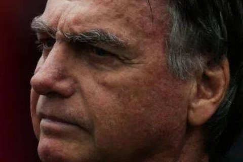 Ex-presidente Jair Bolsonaro é preso pela Polícia Federal após decisão do STF
