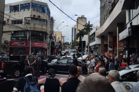 Furto de caminhonete termina em perseguição policial e acidente no Centro de Sorocaba
